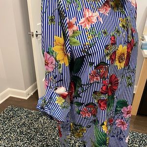 Beautiful medium Calvin Klein blouse